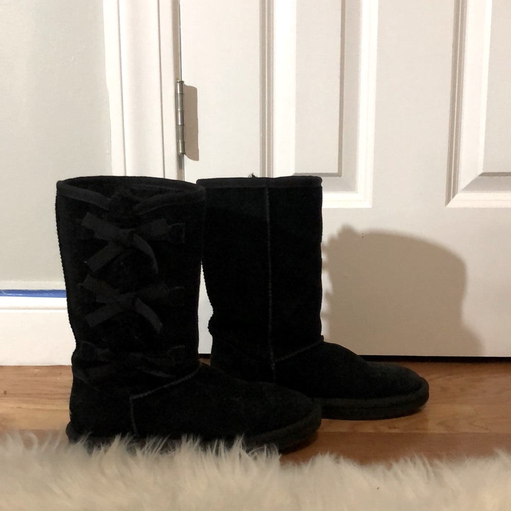 Girls kookaburra by uggs boots with bows
